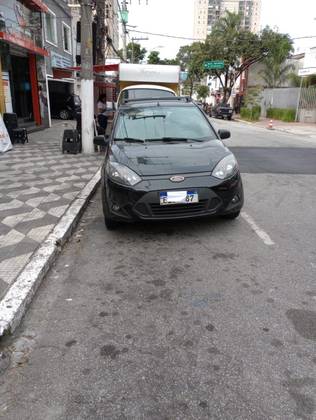 FORD FIESTA 1.0 ROCAM S 8V FLEX 4P MANUAL FORD FIESTA 1.0 ROCAM S 8V FLEX 4P MANUAL